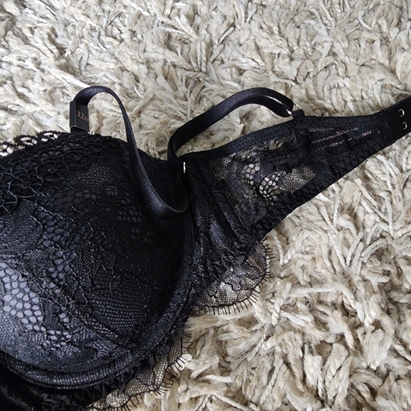 Victoria Secret Lace Bra - Picture 4 of 4